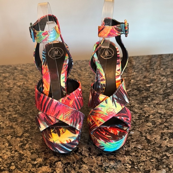Misguided tropical Heels with Bold Design NWOT 8 - Picture 4 of 12